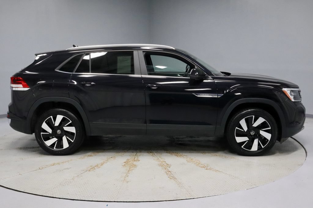 Used 2025 Volkswagen Atlas Cross Sport SE FWD image 12