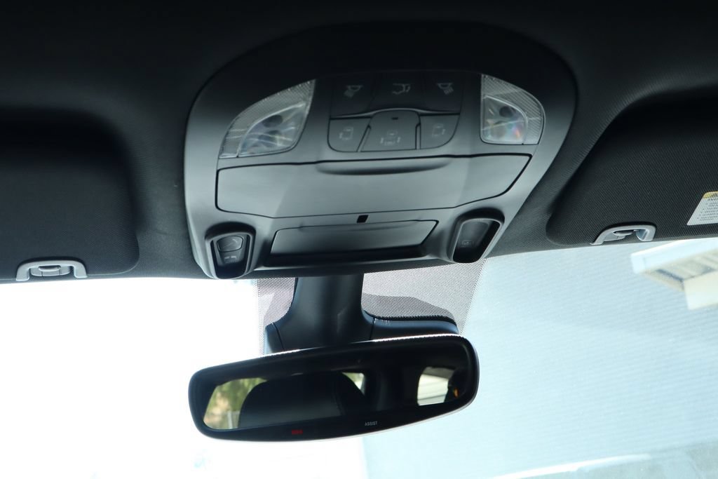 Used 2024 Chrysler Pacifica Premium FWD image 30