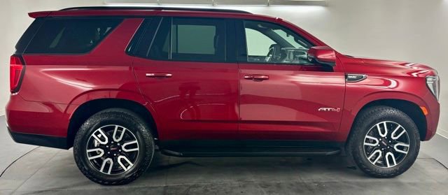 Used 2024 GMC Yukon AT4 w/ Technology Package AWD/4WD image 9