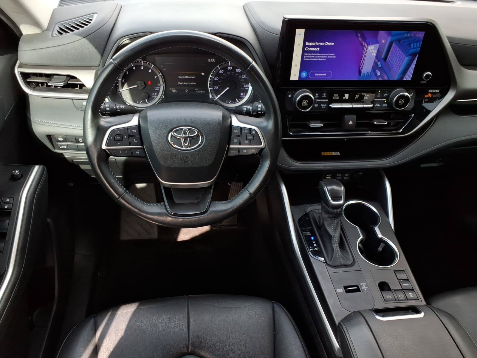 Used 2023 Toyota Highlander XLE FWD image 17