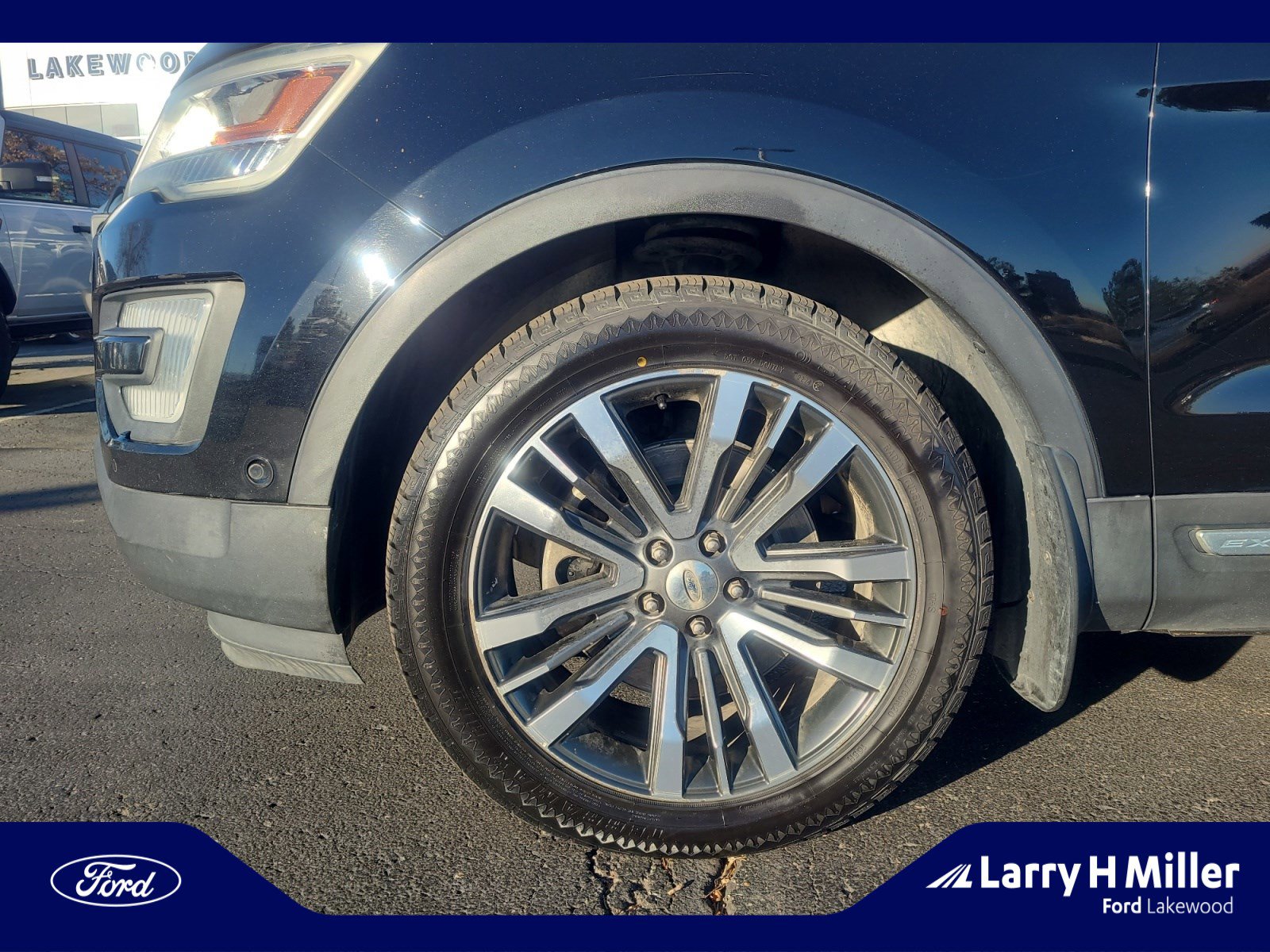 Used 2016 Ford Explorer Platinum image 26