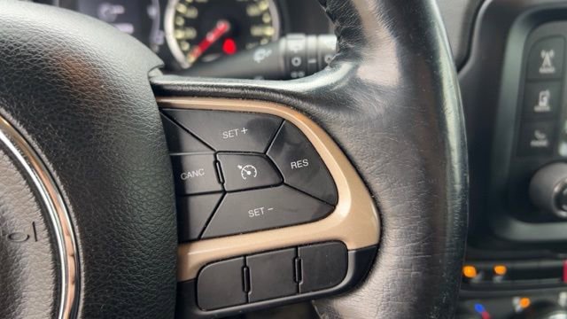 Used 2017 Jeep Renegade Latitude w/ Popular Equipment Group image 20