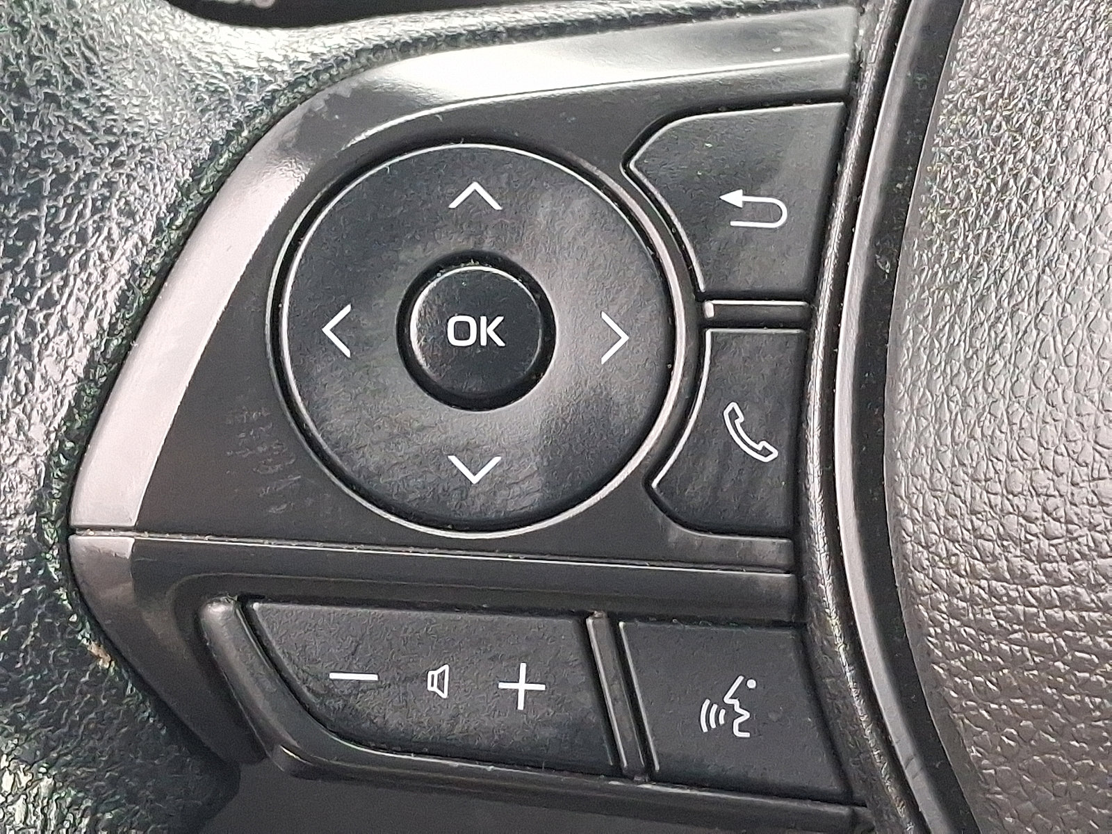 Used 2025 Toyota Corolla Cross AWD Hybrid image 21