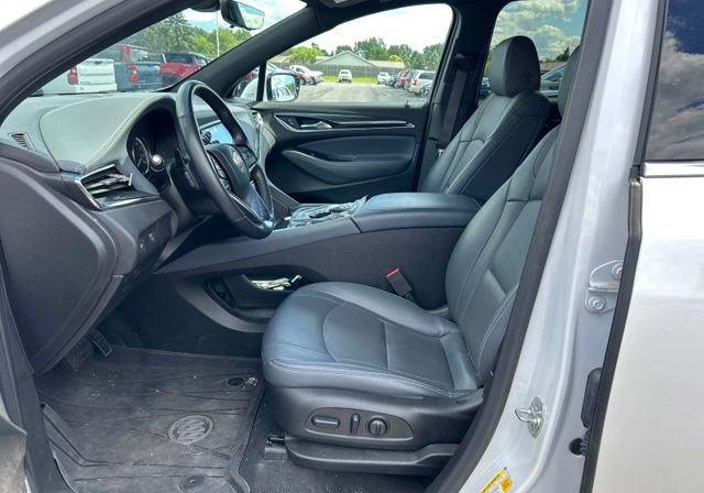 Used 2024 Buick Enclave Essence w/ Sport Touring Edition FWD image 3