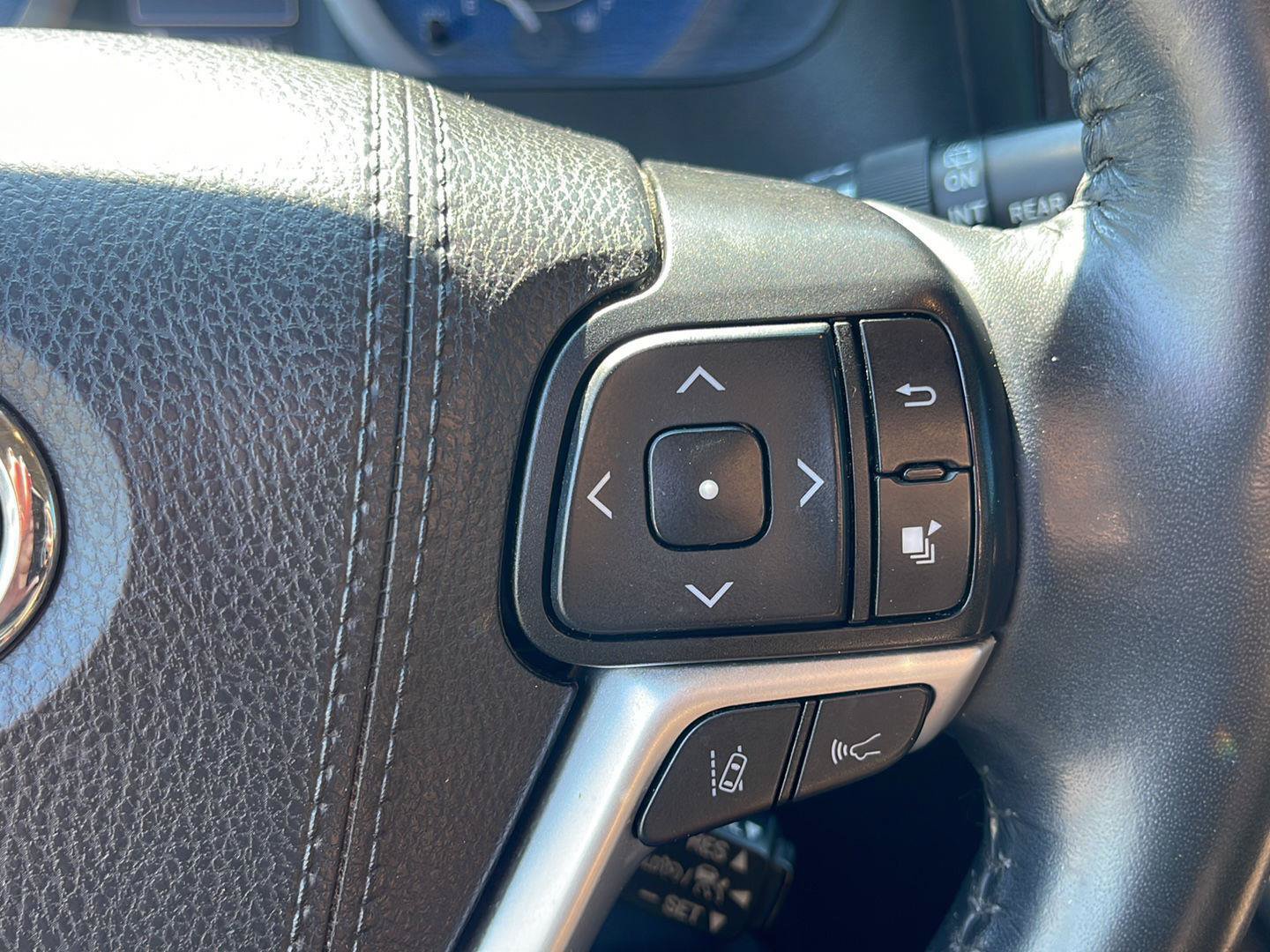 Used 2020 Toyota Sienna Limited Premium FWD image 21