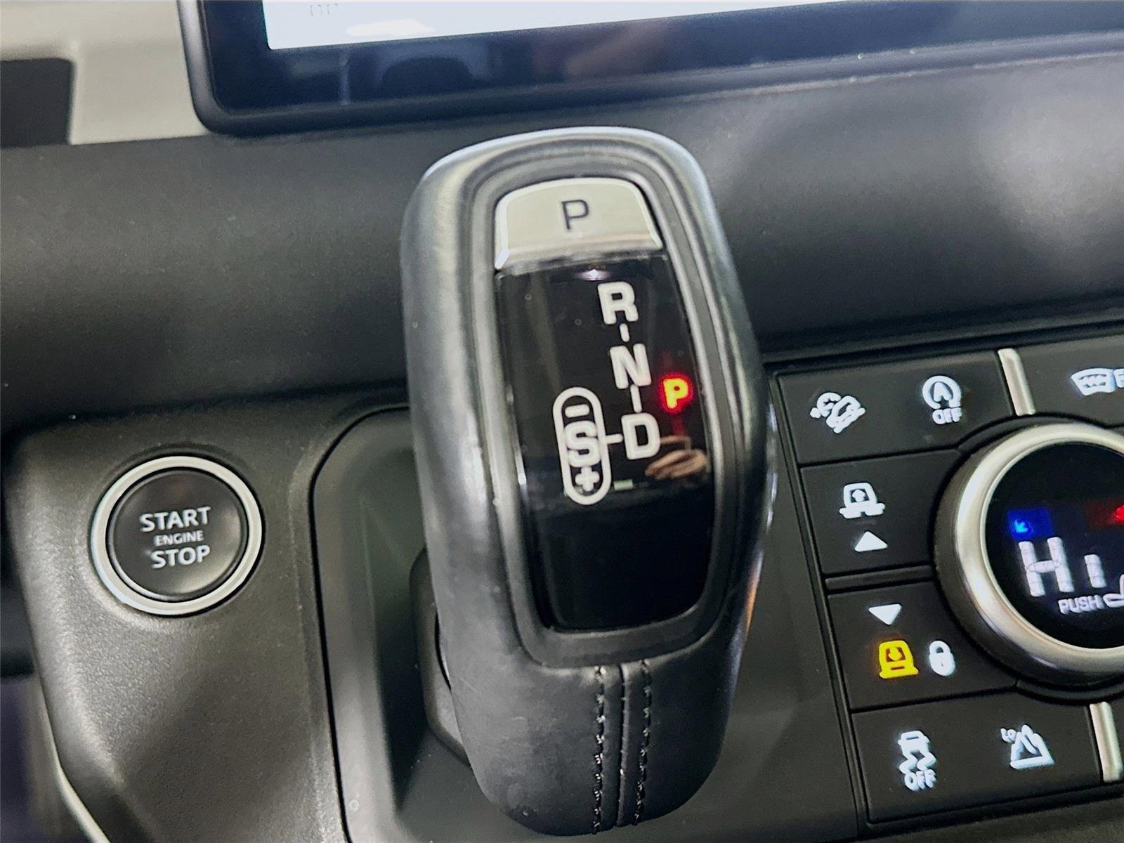 Used 2021 Land Rover Defender 90 First Edition image 26