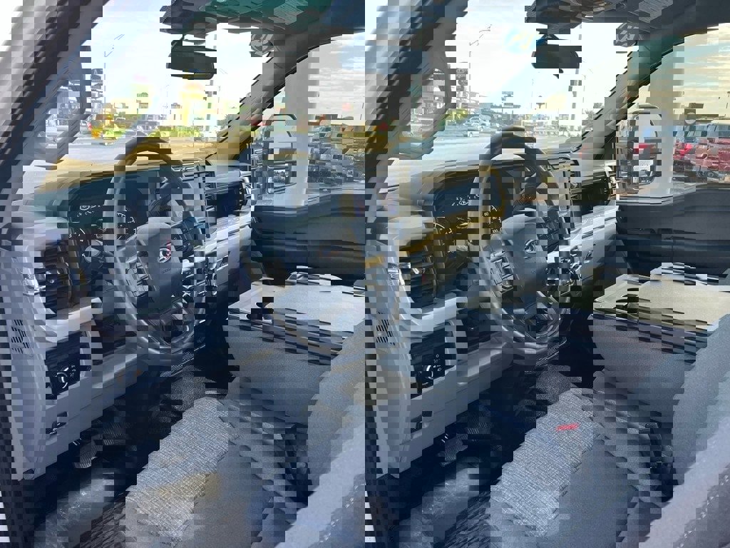 Used 2024 Ford F250 XL image 9