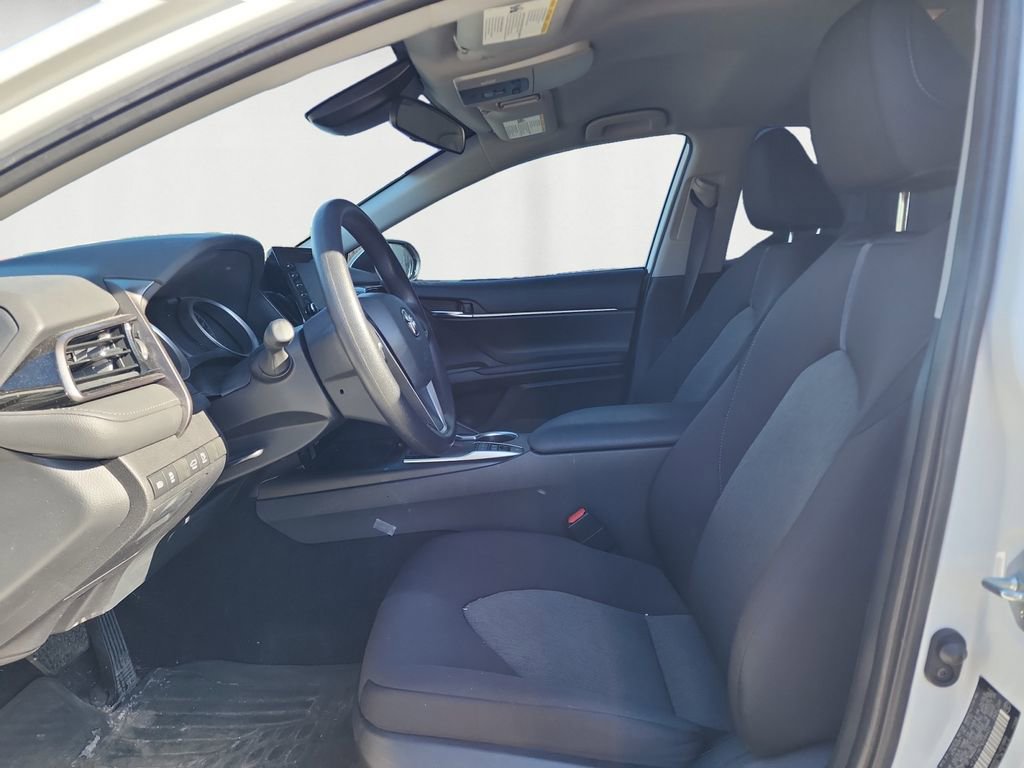 Used 2022 Toyota Camry LE image 9