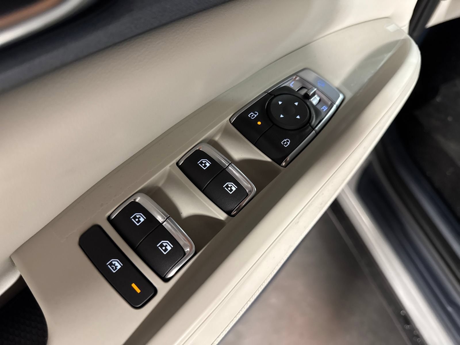 New 2026 Kia Carnival EX FWD image 29