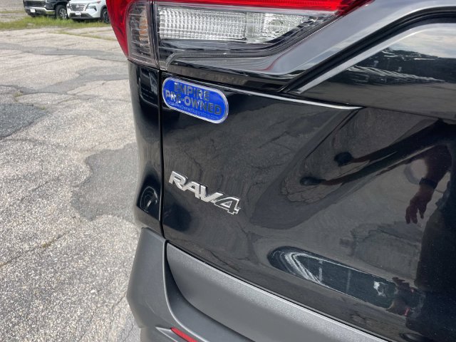 Used 2025 Toyota RAV4 LE AWD/4WD image 7