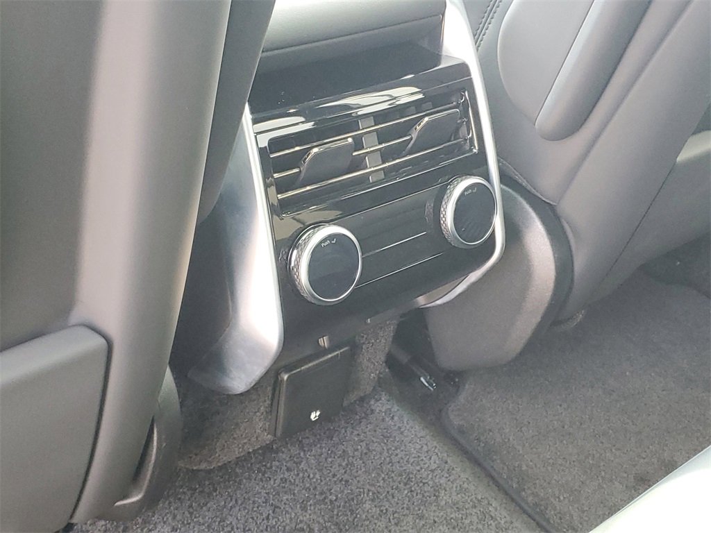 New 2025 Land Rover Range Rover SE image 30
