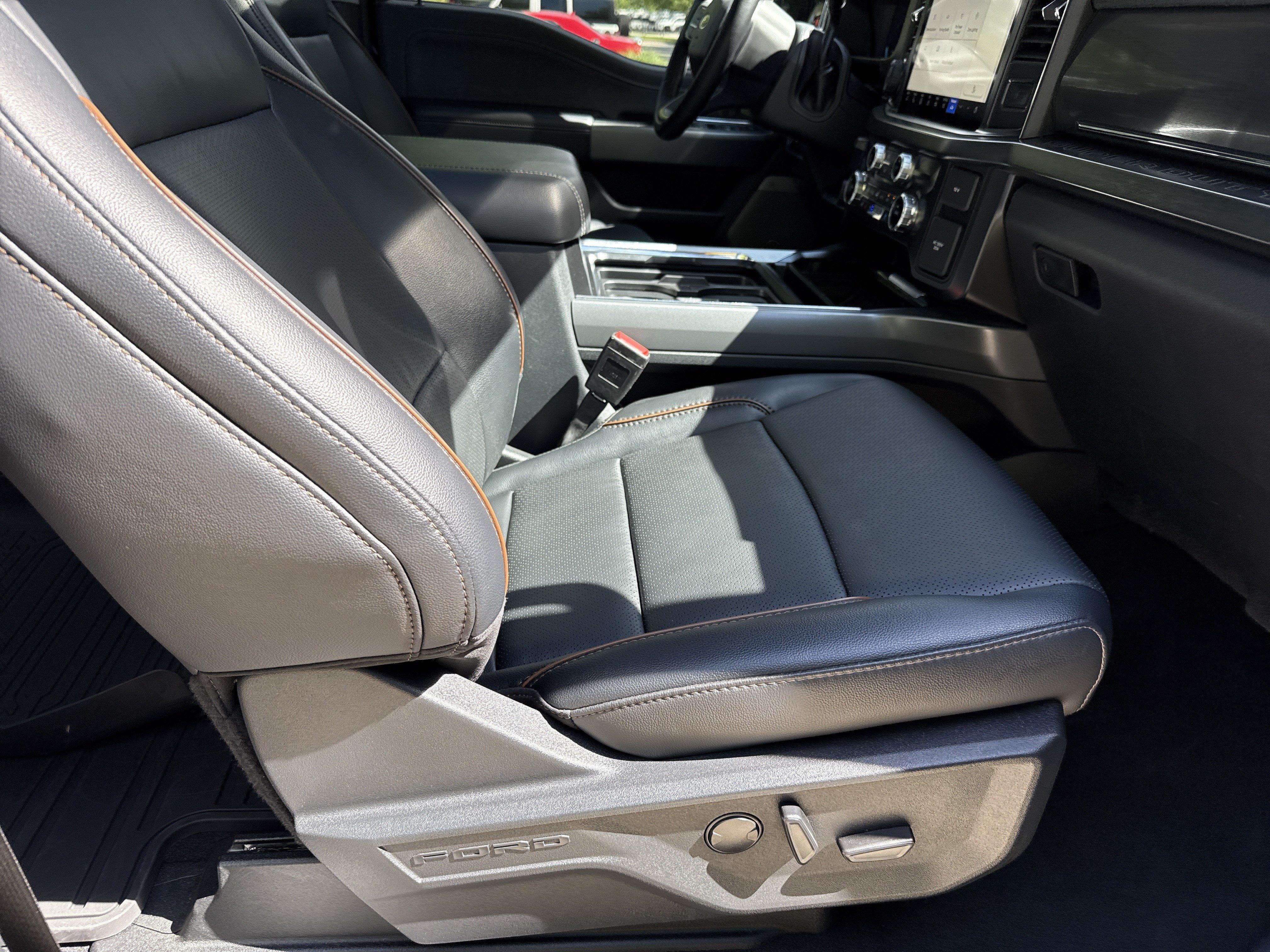 Used 2025 Ford F250 Lariat w/ Lariat Ultimate Package AWD/4WD image 15