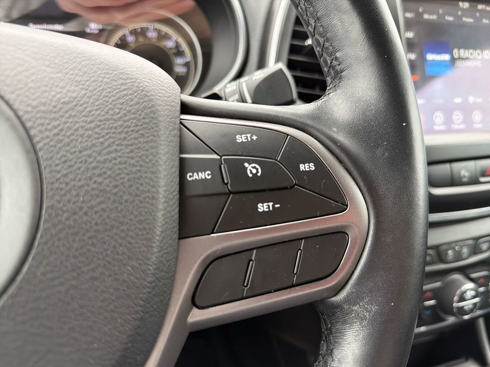 Used 2021 Jeep Cherokee Latitude Lux w/ Comfort/Convenience Group AWD/4WD image 26