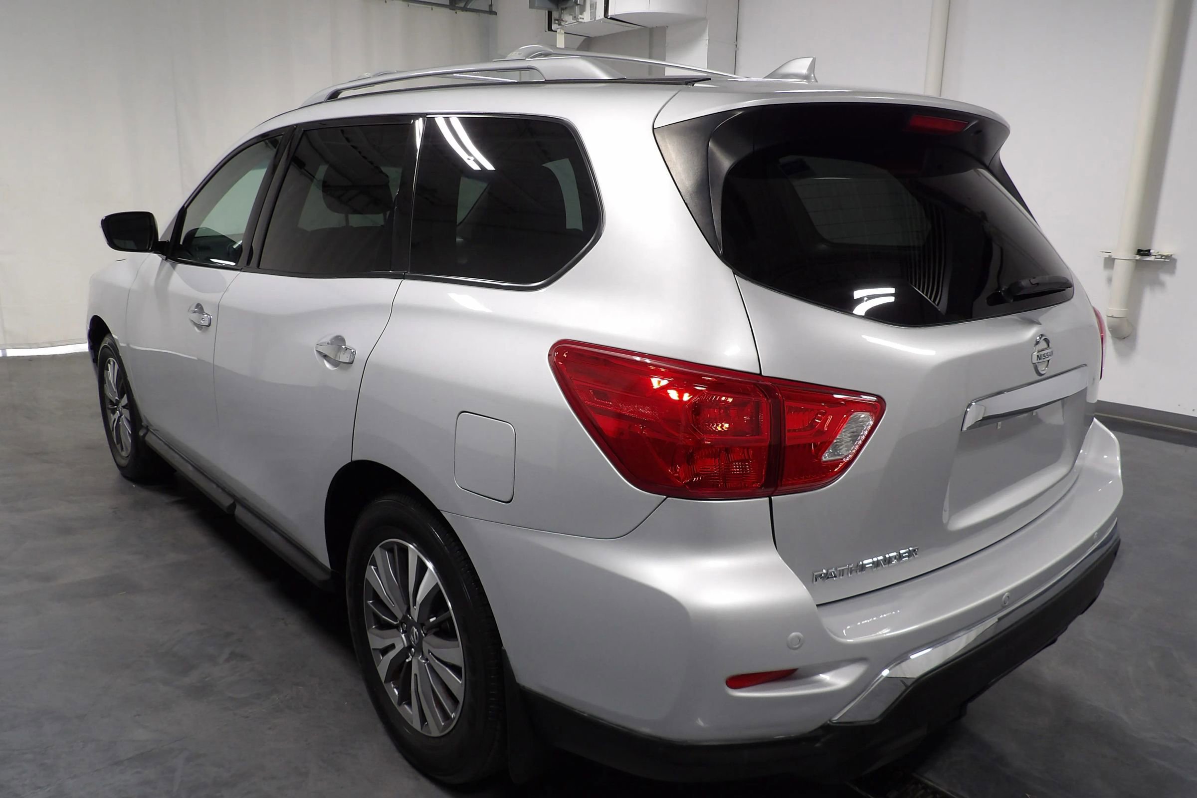 Used 2020 Nissan Pathfinder S FWD image 6