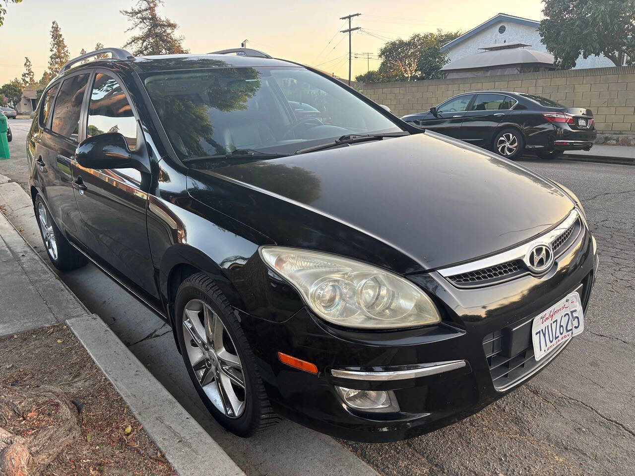 Used 2012 Hyundai Elantra image 1