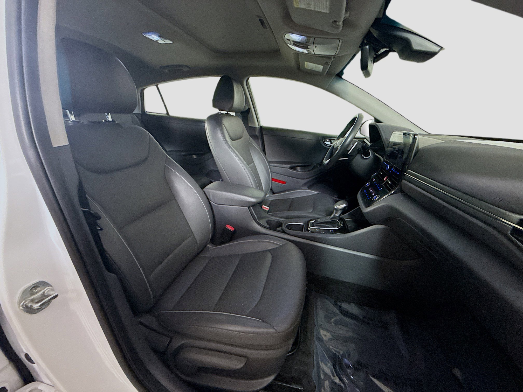 Used 2020 Hyundai Ioniq Limited image 29