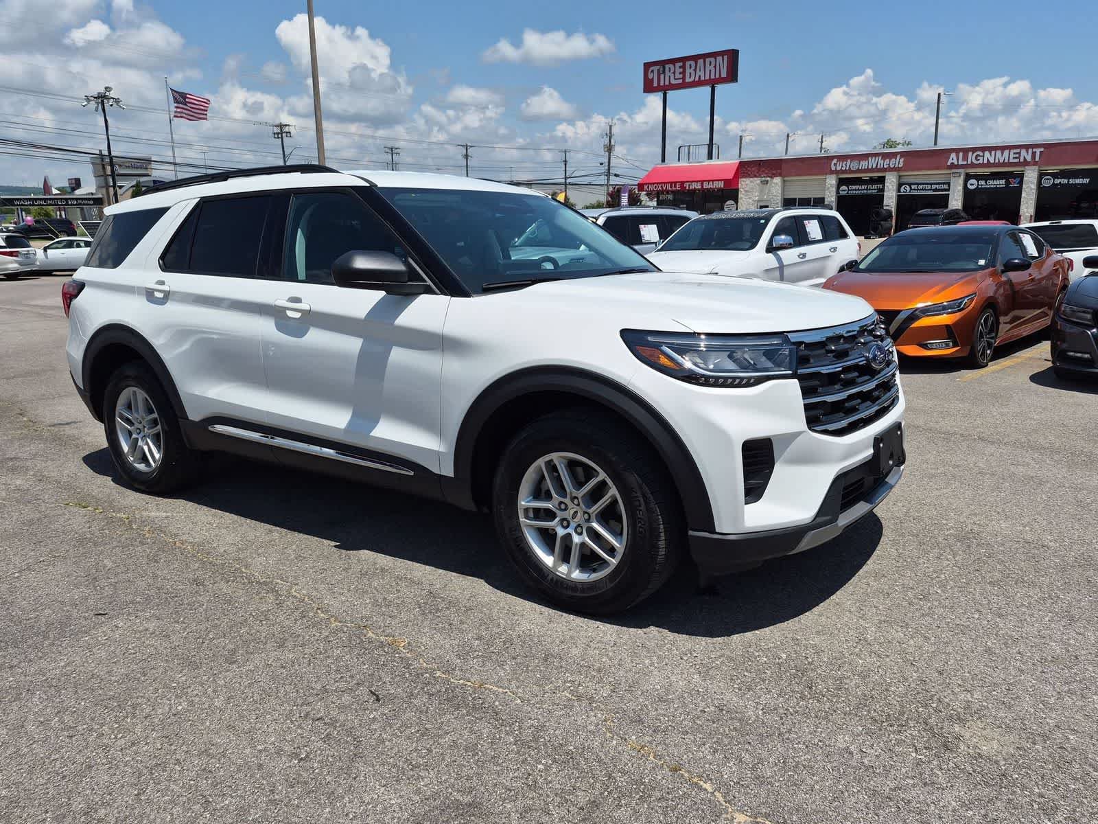 Used 2025 Ford Explorer Active AWD/4WD image 8