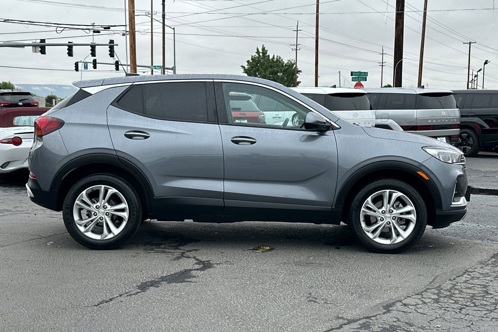 Used 2022 Buick Encore GX Preferred w/ Cold Weather Comfort Package AWD/4WD image 3