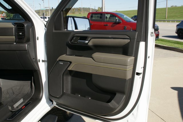 Used 2023 Chevrolet Silverado 1500 ZR2 w/ Technology Package image 38