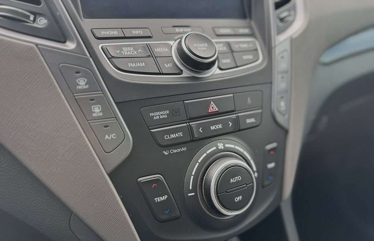 Used 2013 Hyundai Santa Fe Limited w/ Technology Pkg AWD/4WD image 25