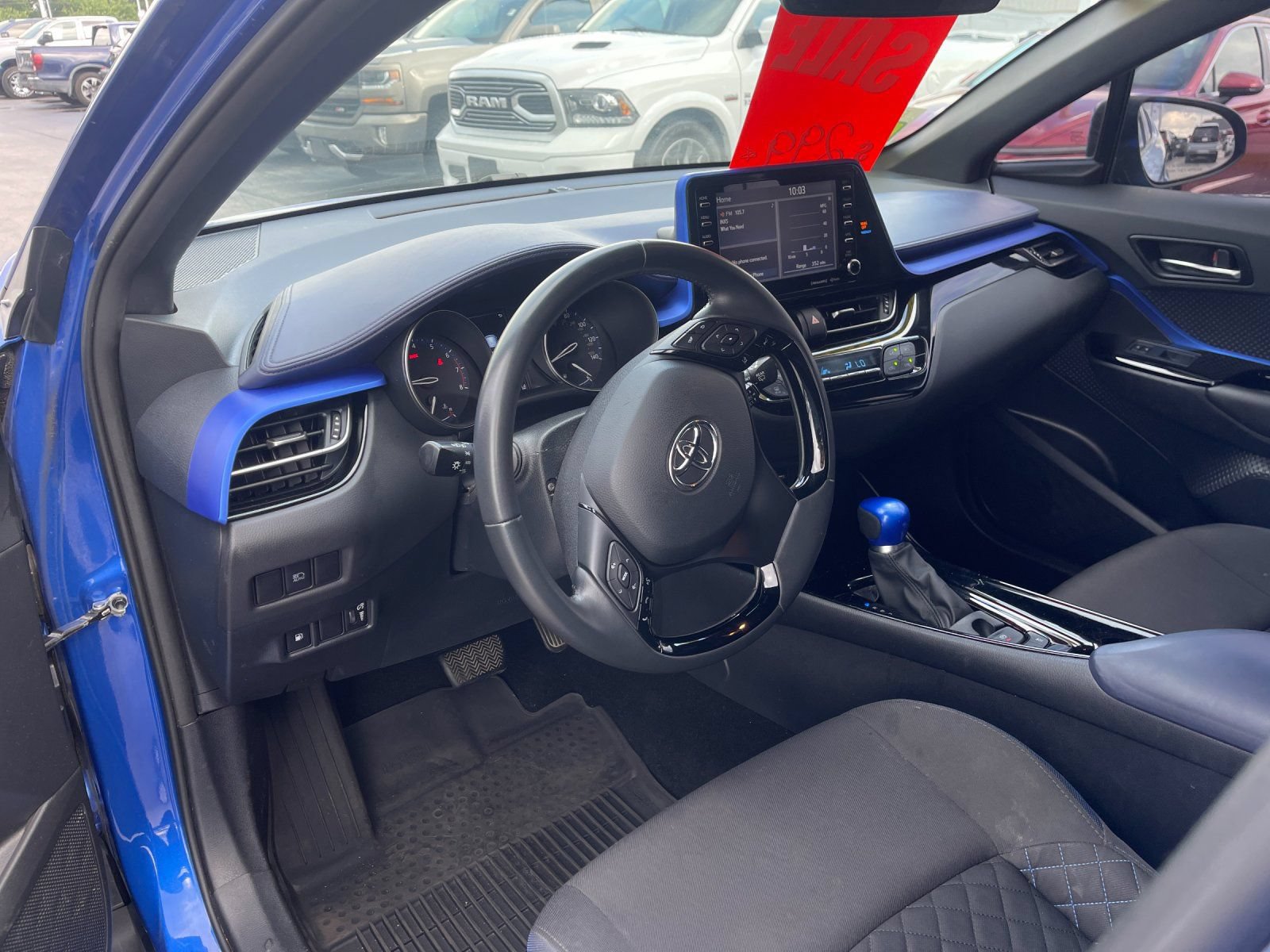 Used 2022 Toyota C-HR XLE FWD image 11