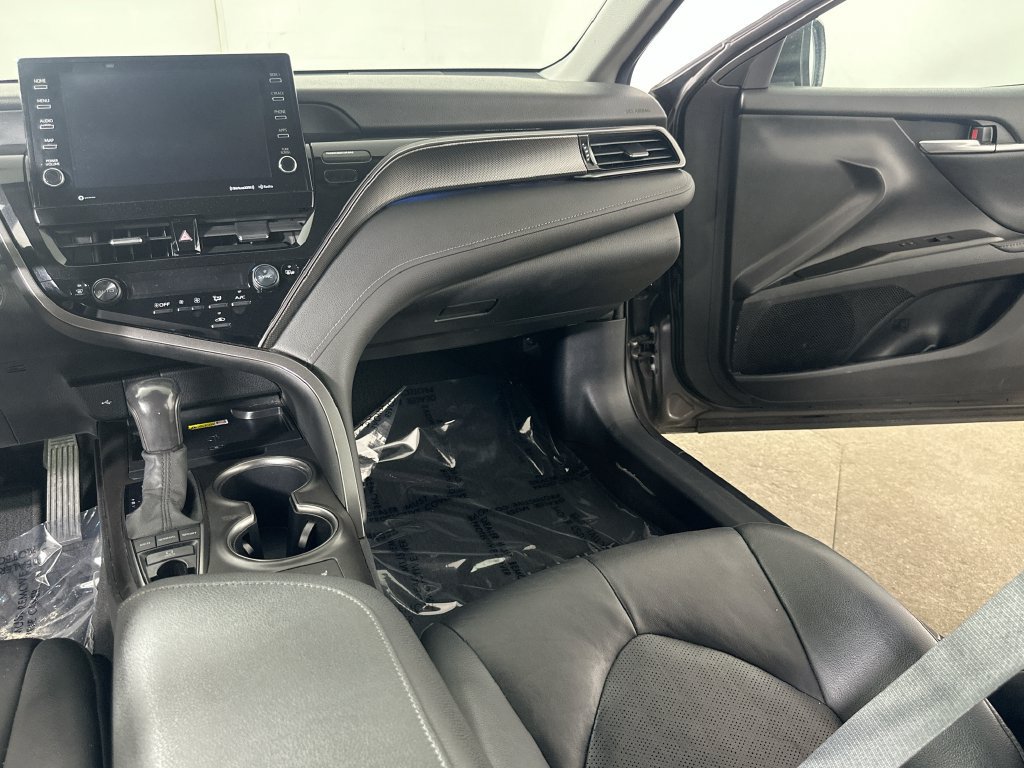 Used 2022 Toyota Camry XSE FWD image 21