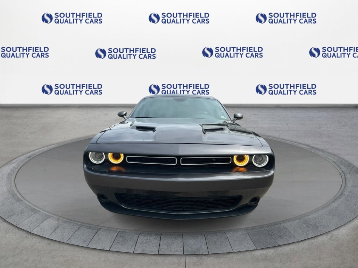 Used 2019 Dodge Challenger SXT RWD image 9