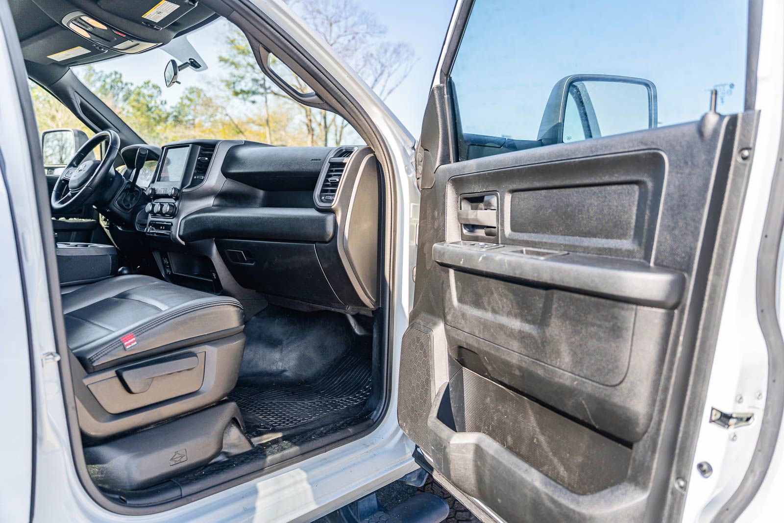 Used 2024 RAM 2500 Tradesman w/ Chrome Appearance Group image 12