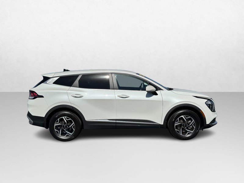 Used 2023 Kia Sportage LX AWD/4WD image 2