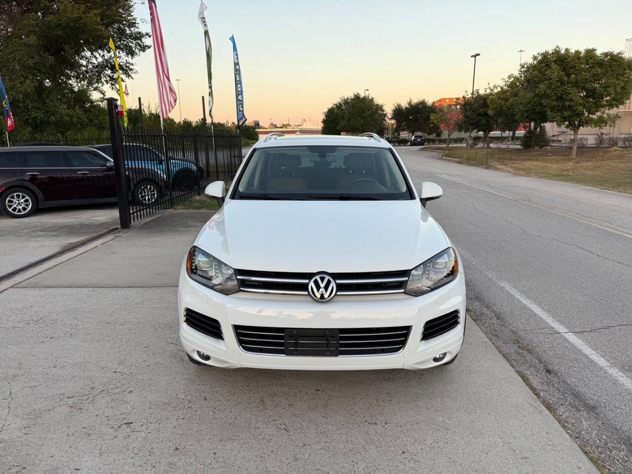 Used 2013 Volkswagen Touareg TDI image 5