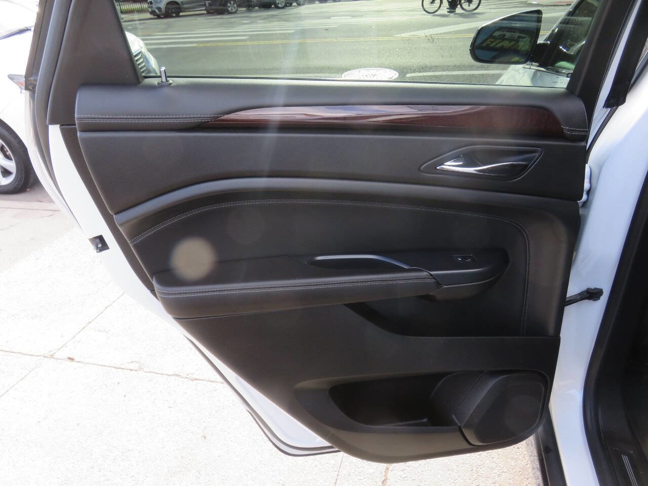 Used 2013 Cadillac SRX Luxury image 32