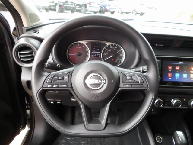 Used 2025 Nissan Kicks Play S image 24