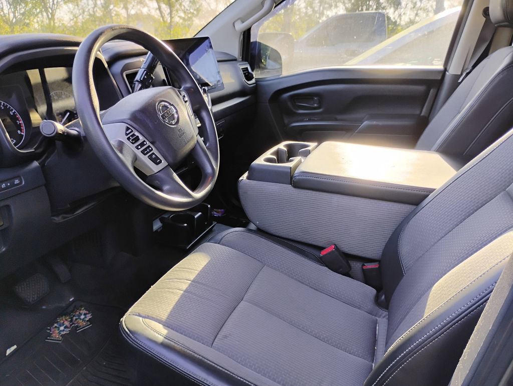 Used 2017 Nissan Titan S RWD image 4