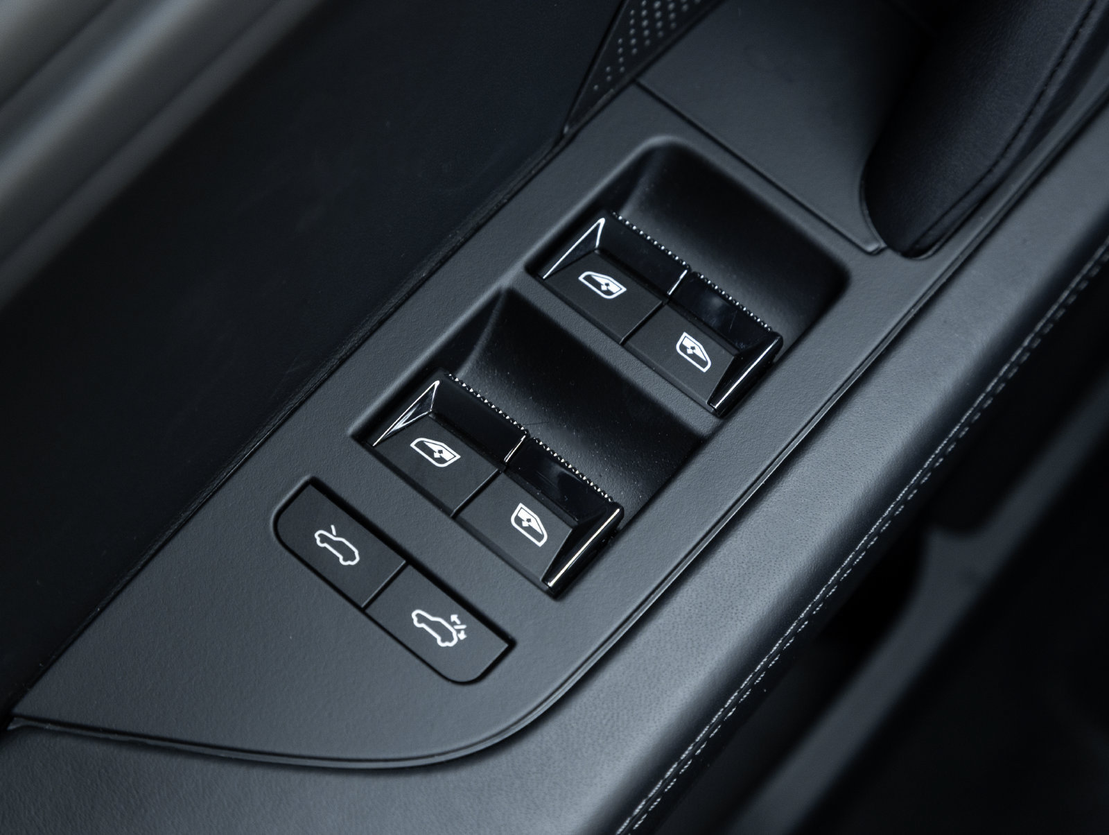 New 2026 Porsche Cayenne S AWD/4WD image 22