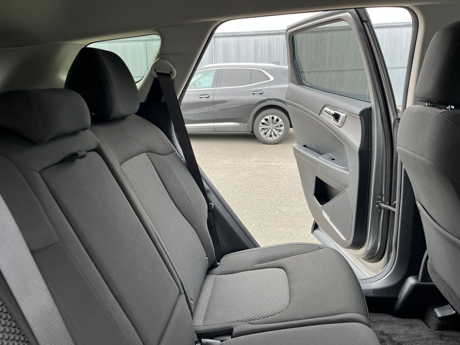 Used 2025 Kia Sportage LX image 36