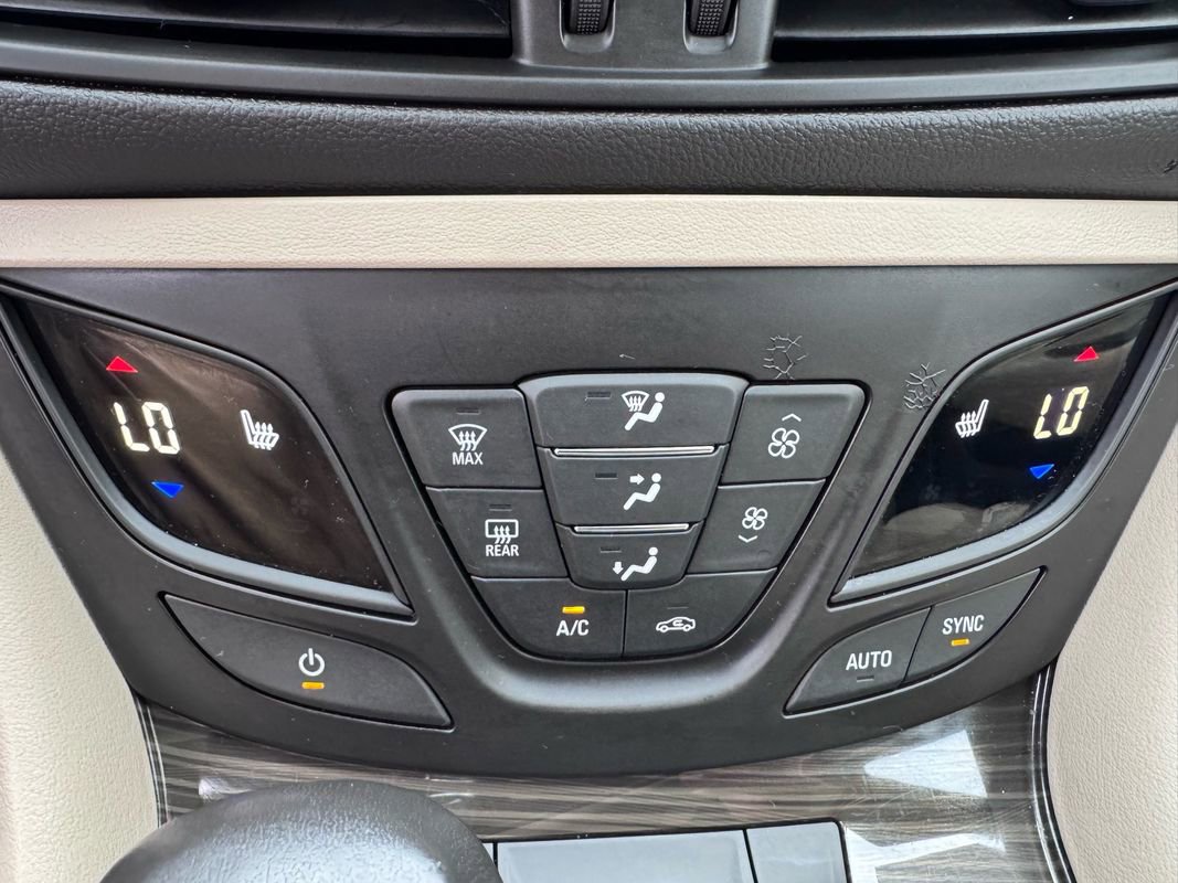 Used 2020 Buick Envision Premium w/ LPO, Cargo Package AWD/4WD image 25