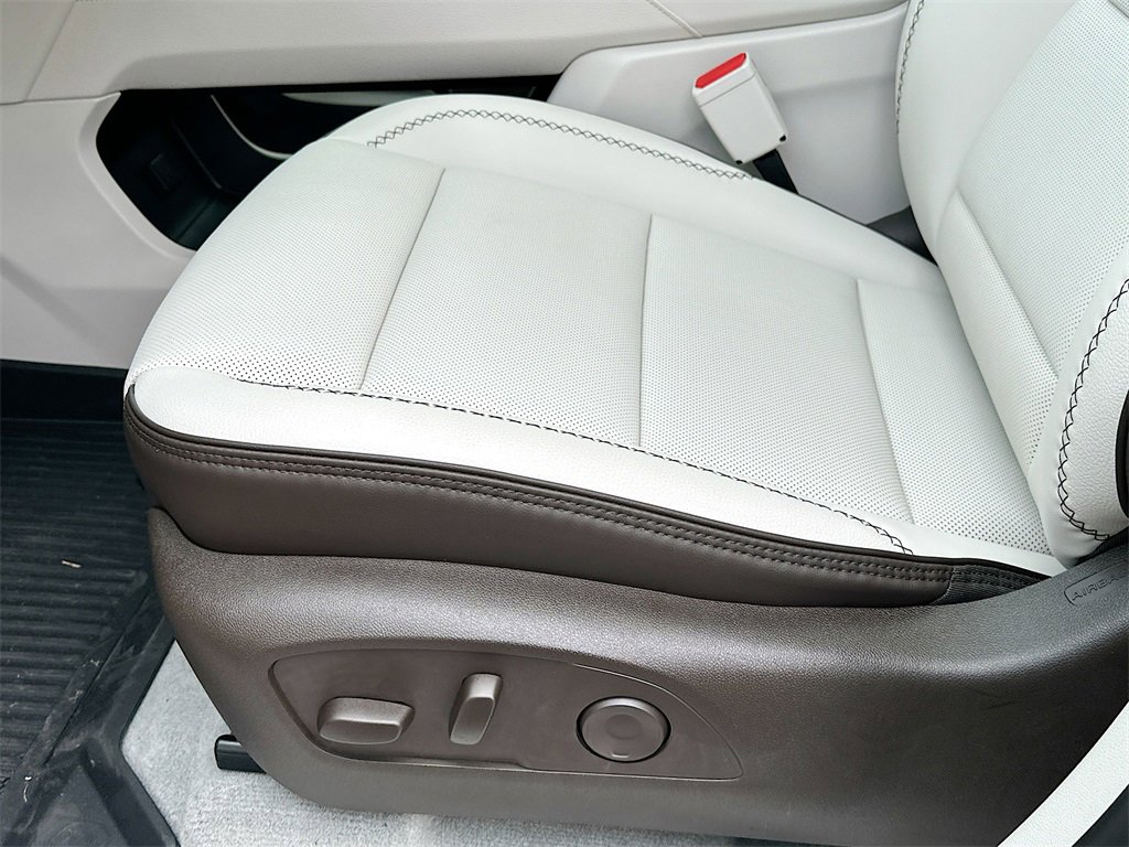 New 2026 GMC Acadia Denali w/ Super Cruise Package image 9