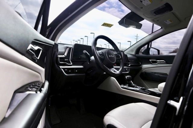 Used 2023 Kia Sportage EX image 15