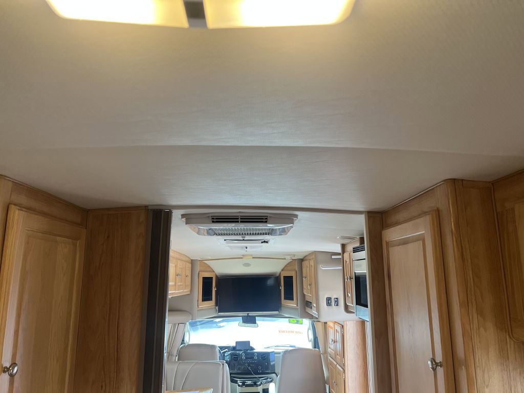 Used 2017 Ford E-450 and Econoline 450 Super Duty w/ Motorhome Prep Package image 20