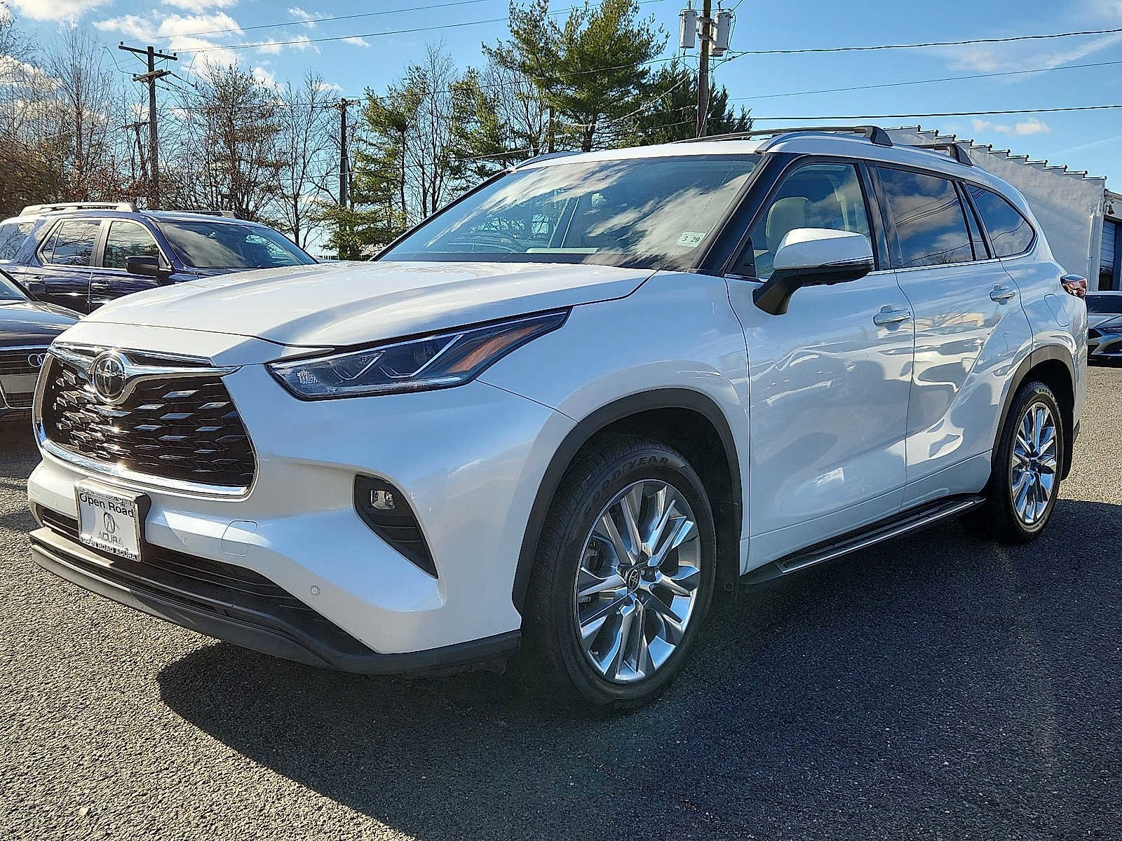 Used 2024 Toyota Highlander Limited image 3