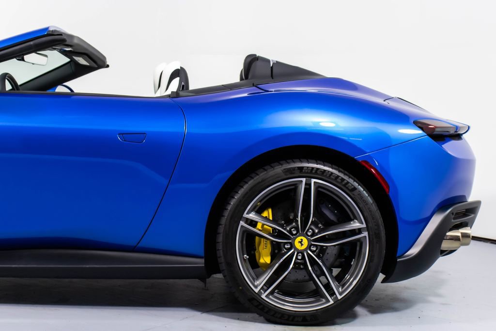 Certified 2025 Ferrari Roma Spider RWD image 27