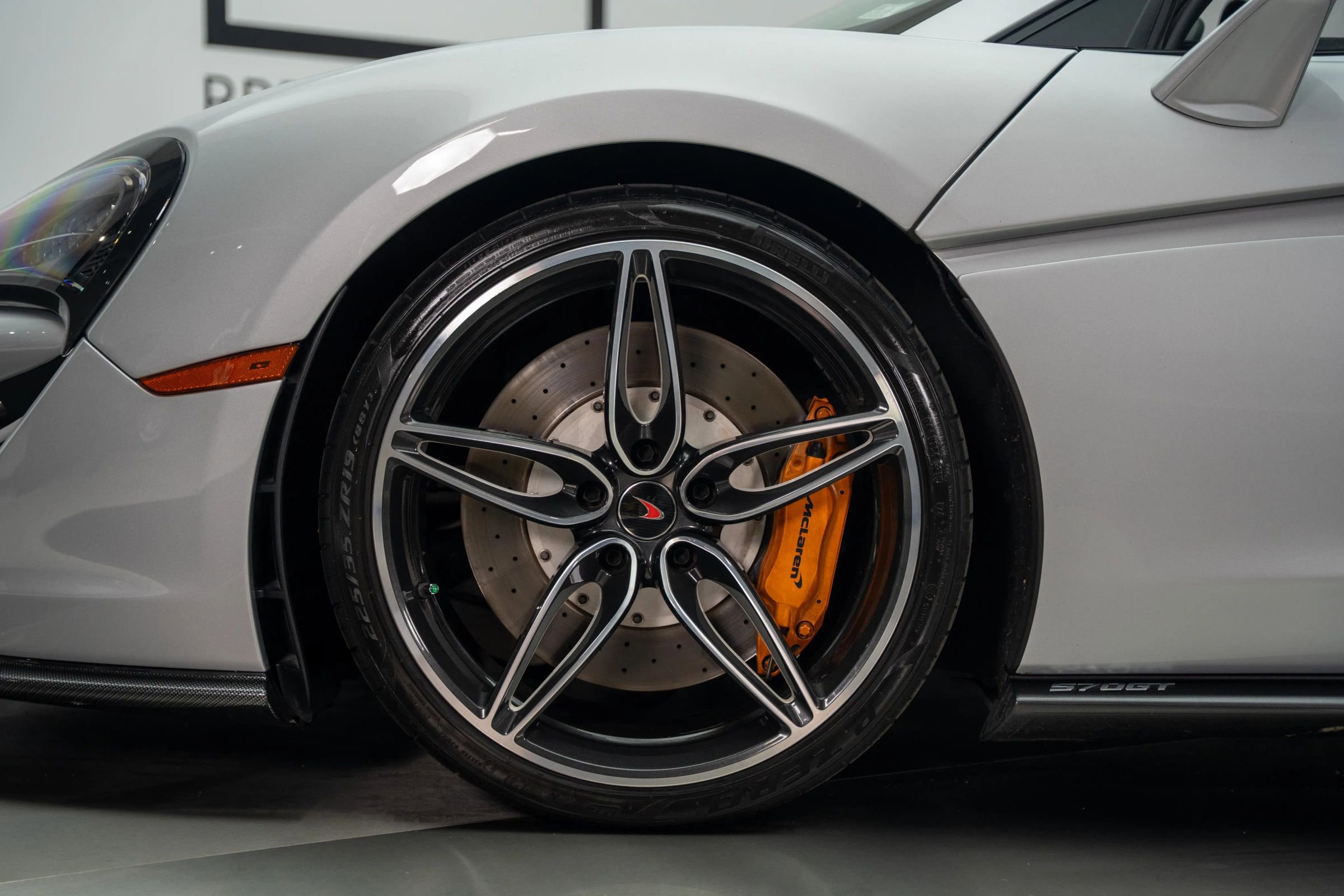 Used 2017 McLaren 570S image 16