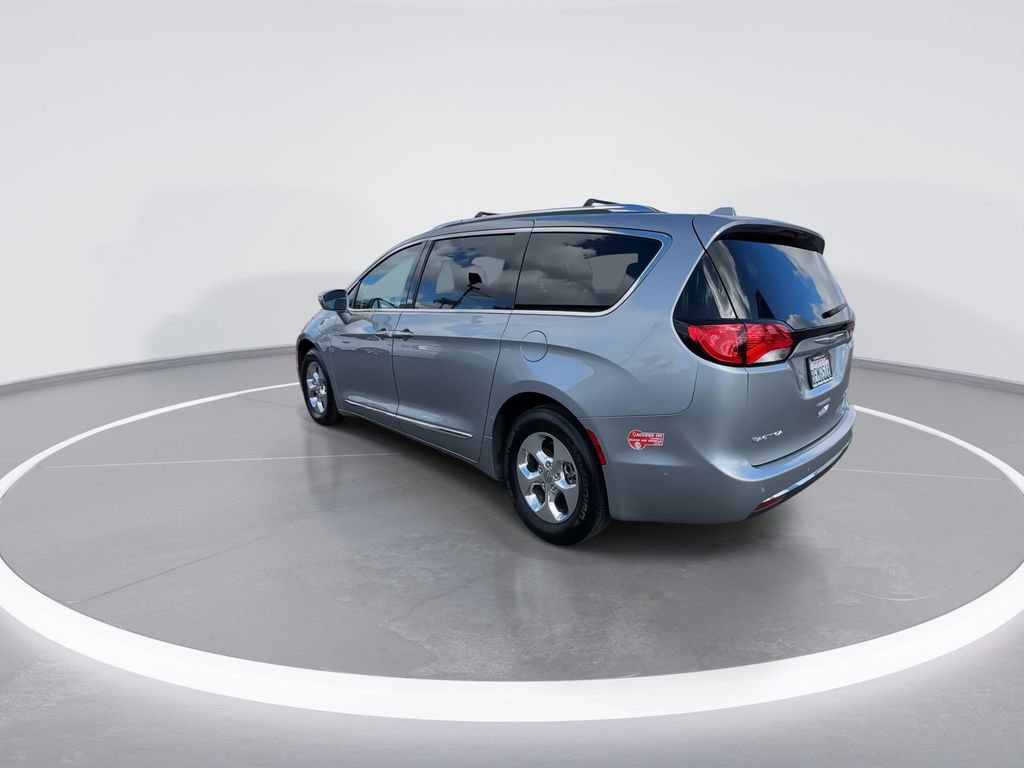 Used 2018 Chrysler Pacifica Limited w/ Advanced Safetytec Group FWD image 10