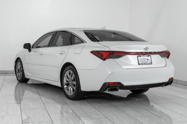 Used 2019 Toyota Avalon XLE w/ Moonroof Package image 8
