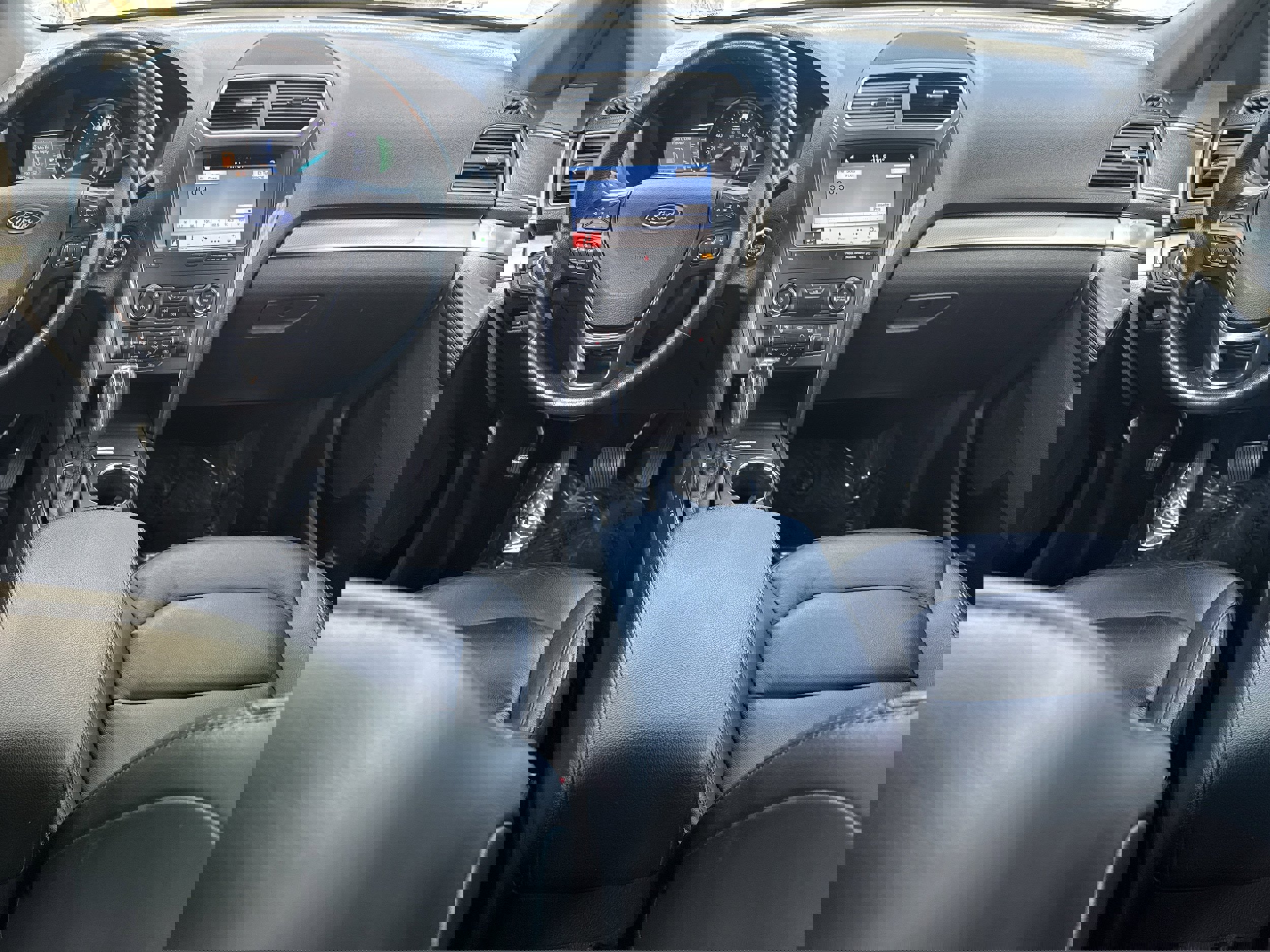 Used 2018 Ford Explorer XLT w/ Equipment Group 202A image 17