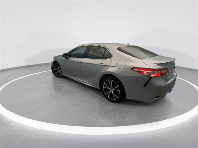 Used 2020 Toyota Camry SE image 2