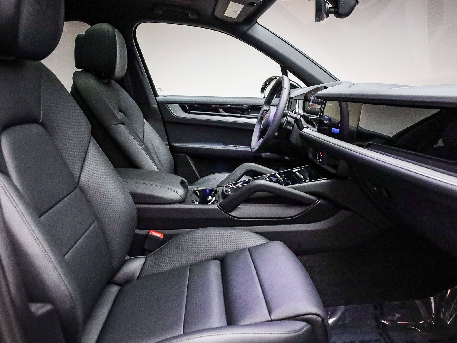 Used 2025 Porsche Cayenne image 20