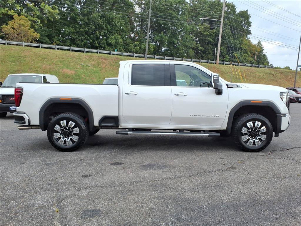 Used 2024 GMC Sierra 2500 Denali w/ Denali Reserve Package AWD/4WD image 2