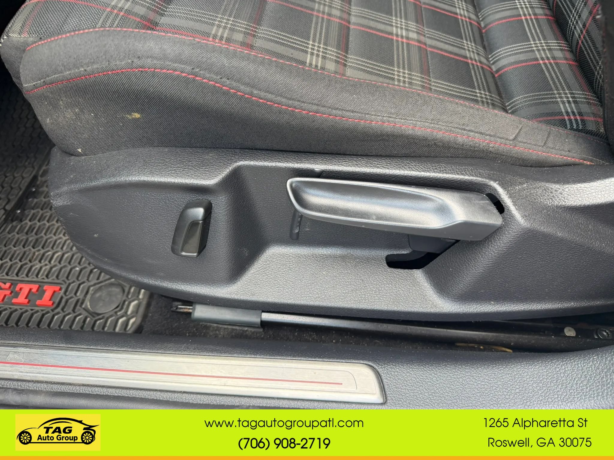 Used 2017 Volkswagen GTI SE FWD image 12