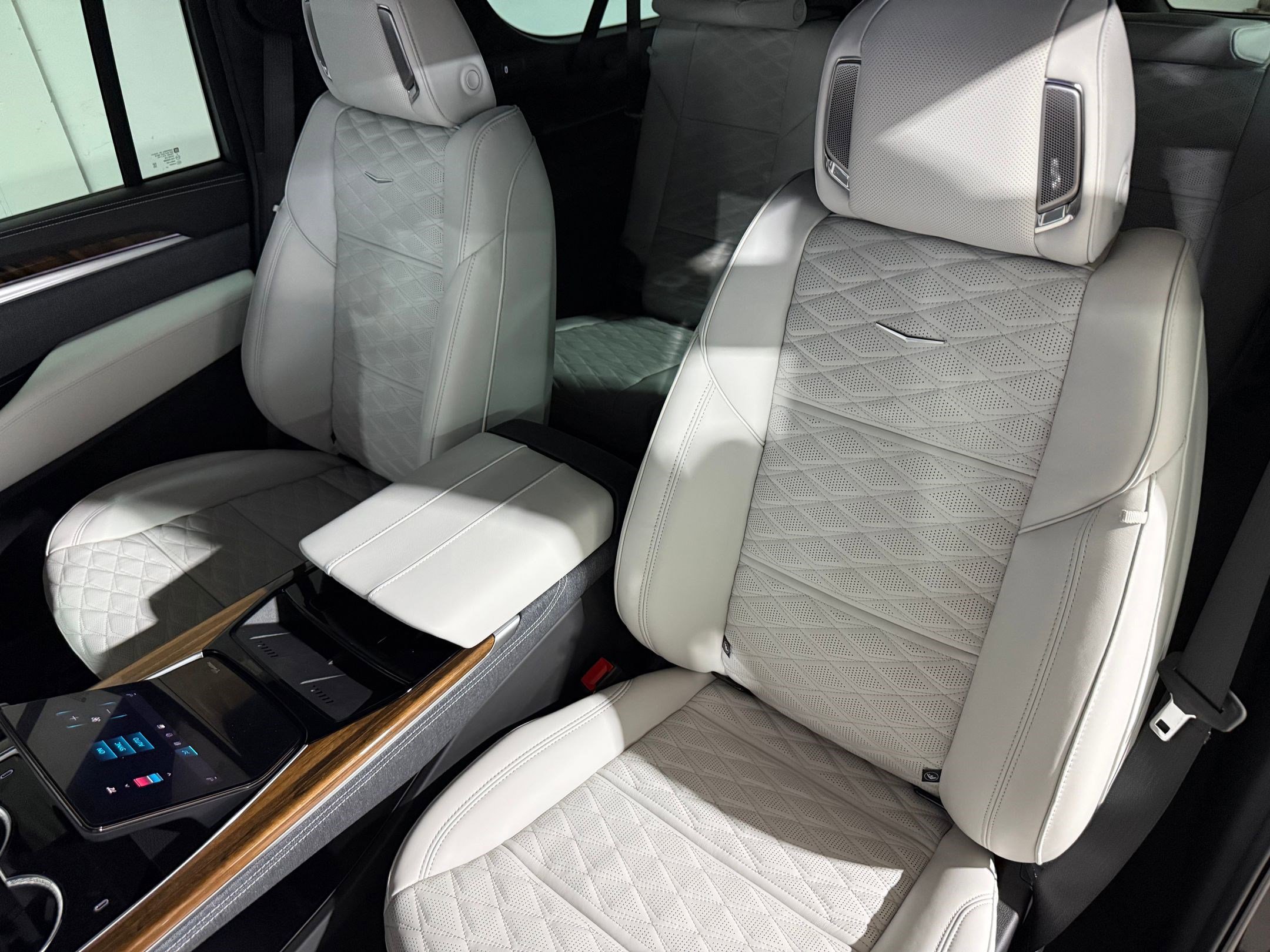 New 2026 Cadillac Escalade ESV Platinum Sport AWD/4WD image 48